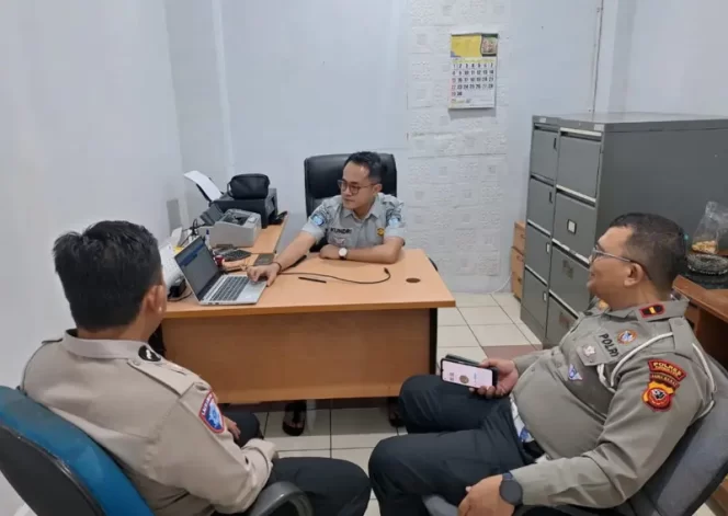 
					Upaya Keselamatan Lalu Lintas, Jasa Raharja Cabang Cirebon Gelar Forum Komunikasi Lalu Lintas (FKLL) di Samsat Kota Cirebon