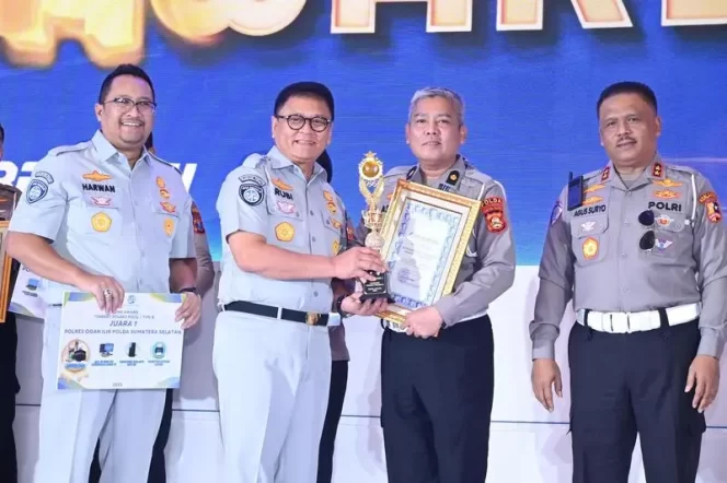 
					Jasa Raharja dan Korlantas Polri Serahkan IRSMS Award kepada Polda dan Polres yang Sigap Melaporkan Kecelakaan