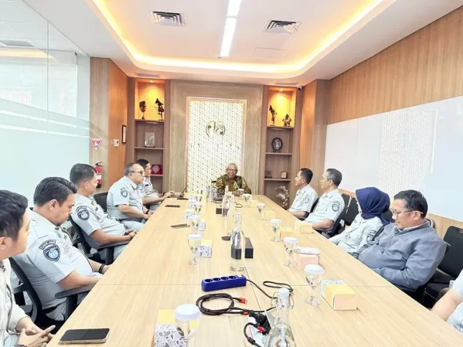 
					Komisaris Independen PT Jasa Raharja Lakukan Kunjungan Kerja dalam rangka Monitoring Kinerja Kanwil Jawa Barat