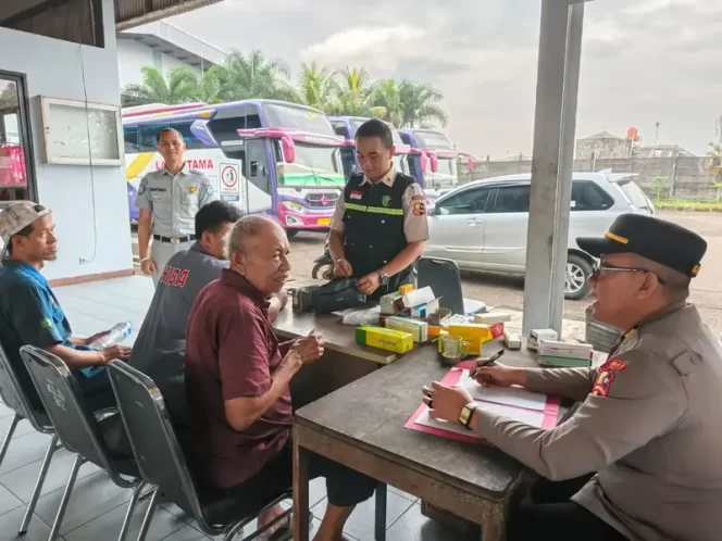 
					Jasa Raharja Gelar Pengobatan Gratis di PO Bus Hiba Putra Sukabumi
