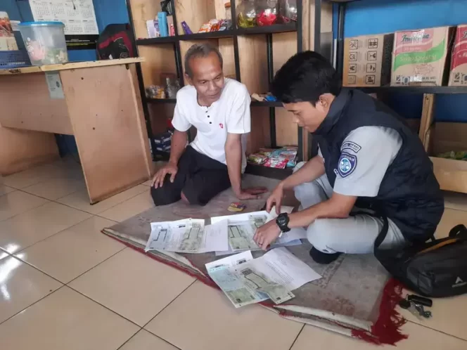 
					Petugas Samsat Ciawi Laksanakan Kegiatan Door to Door ke Koperasi Angkutan Tasikmalaya