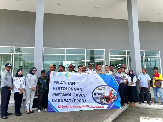 
					Jasa Raharja Kanwil Jabar Bersama Mitra  Terkait adakan PPGD Pada Para Driver, Pengemudi Ojek Online, Pedagang,  Juru Parkir, dan Masyarakat Sekitar  di Terminal Sumedang