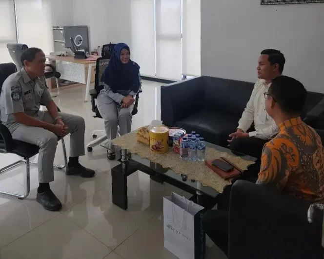 
					Kepala Cabang Jasa Raharja Indramayu Terima Kunjungan Direktur RS Mitra Plumbon Patrol