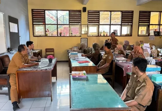
					Upaya Keselamatan Lalu Lintas, Jasa Raharja Cabang Cirebon Gelar Pengajar Peduli Keselamatan Lalu Lintas (PPKL) Di SMPN 7 1 Kabupaten Kuningan