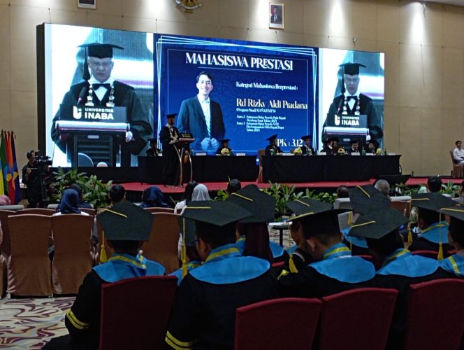 
					Inaba Berikan Penghargaan untuk Alumni Berprestasi Saat Wisuda