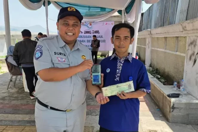 
					Jasa Raharja Kabupaten Bandung Kenalkan e-KD Digital Bersamaan dengan Kegiatan Operasi Gabungan di Kecamatan Soreang