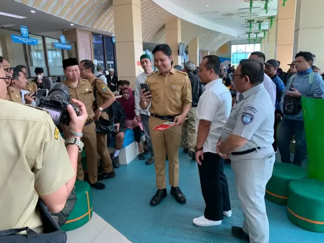 
					Pemerintah Kabupaten Cianjur Capai Zero Outstanding PKB, Bupati  Cianjur Tunjukkan Teladan Bayar Pajak