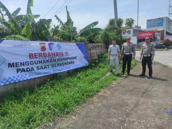 
					Jasa Raharja Jawa Barat Lakukan Pemasangan Spanduk Himbauan Keselamatan Lalu Lintas Mendukung Operasi Zebra Lodaya 2025 di Kabupaten Bandung