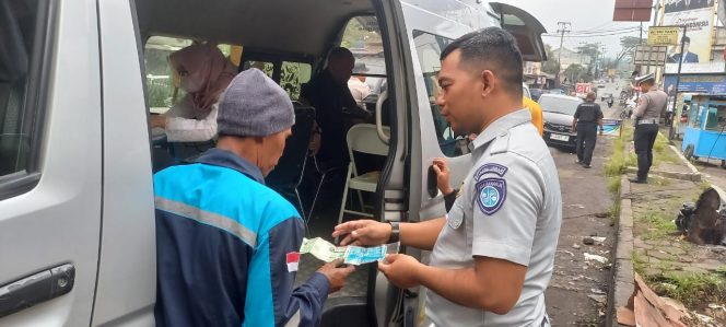 
					Tim Pembina Samsat dan BPKAD Kabupaten Sukabumi Gelar Operasi Gabungan Pajak Kendaraan Bermotor
