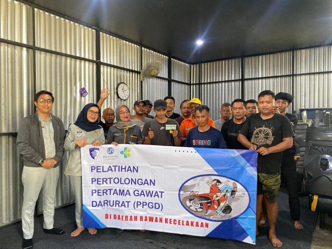 
					Sambut Nataru 2025-2026, Jasa Raharja Kanwil Jawa Barat Gelar Penempelan Stiker Practical Guidance, Pengobatan Gratis, dan Sosialisasi PPGD di PO Patriot