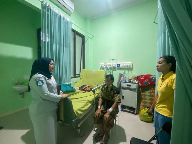 
					Petugas Jasa Raharja Kanwil Utama Jawa Barat Proaktif Kunjungi Korban Kecelakaan di RSUD Cicalengka pada Libur Natal