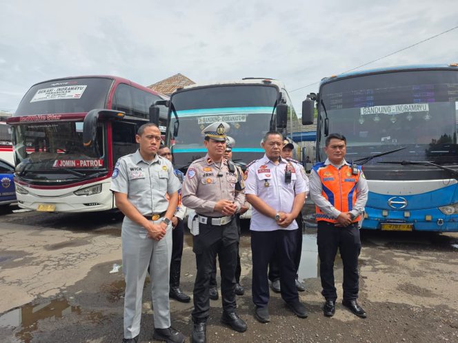 
					Jasa Raharja Indramayu Bersama Polres dan Dishub Kabupaten Indramayu Gelar Pengobatan Gratis dan Ramp Check di Terminal Indramayu