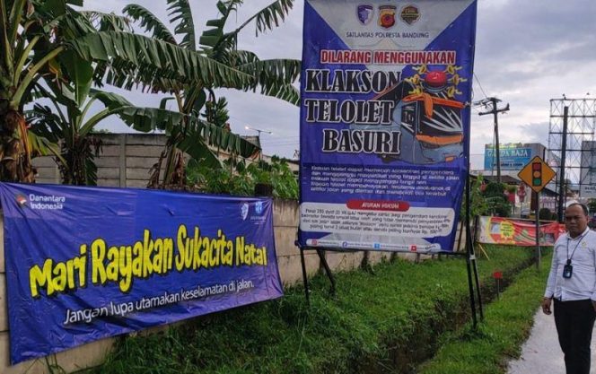 
					Jasa Raharja Kanwil Utama Jawa Barat Pasang Spanduk Himbauan Keselamatan Lalu Lintas Selama Nataru 2025/2026