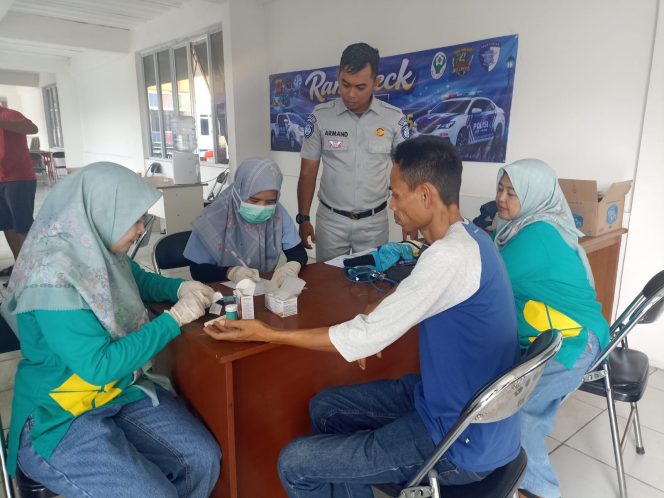 
					Upaya Pencegahan Kecelakaan Lalu Lintas Periode Nataru 2025,  Pilar Forum Lalu Lintas Angkutan Jalan (FLLAJ)  Gelar Ramcheck