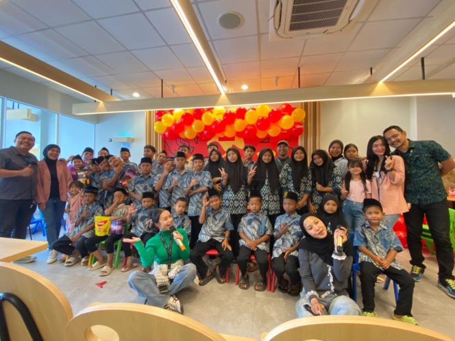 
					Kegiatan Rutin PT. Satu Atap Nawasena: Berbagi Kebahagiaan di Bandung