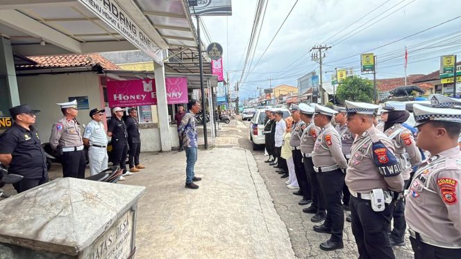 
					Jasa Raharja Cabang Cirebon Bersama Stakeholders Melaksanakan Pemeriksaan Pajak Kendaraan Bermotor di Kabupaten Majalengka