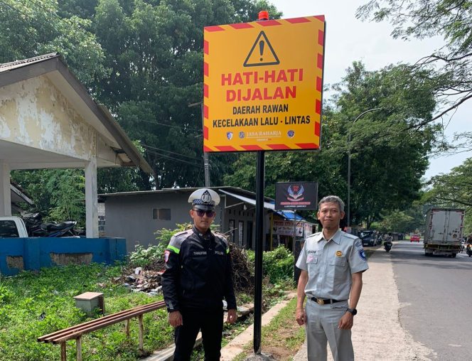 
					Jasa Raharja Cabang Sukabumi Pasang Papan Himbauan di Lima Titik Rawan Kecelakaan Lalu Lintas