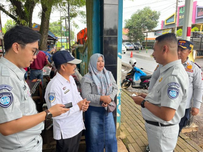 
					Perkuat Keselamatan Transportasi, Jasa Raharja Kanwil Jawa Barat Dukung Pemeriksaan Kelaikan dan Administrasi Kendaraan di Sumedang Bersama Stakeholders
