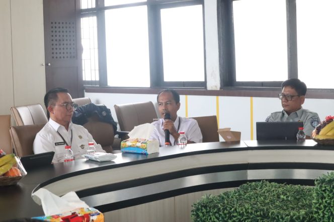 
					PT Jasa Raharja Inisiasi Rapat Tim Pembina Samsat Wilayah Kerja Kantor Cabang Tasikmalaya, Perkuat Transformasi dan Sinergi Peningkatan Kepatuhan Pajak