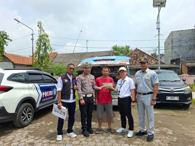 
					Tingkatkan Kesadaran Pajak, Samsat Haurgeulis Gelar Operasi KTMDU di Alun-Alun Anjatan