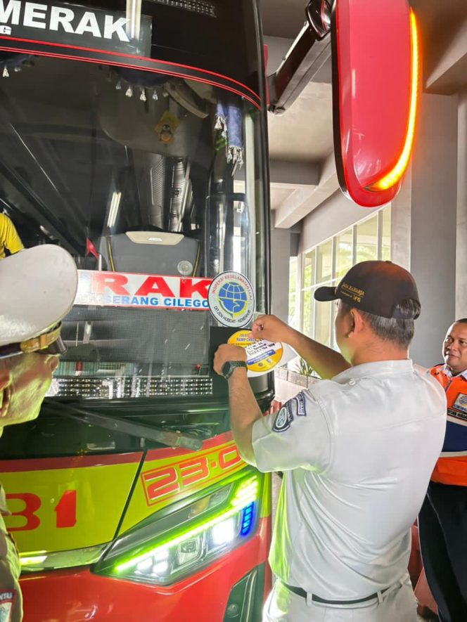 
					Giat Ramcheck bersama Polrestabes, Dishub Kota Bandung, dan BPTD Tk II Jabar di Terminal Leuwi Panjang dalam Rangka Persiapan Menjelang Hari Lebaran Bulan Maret 2026