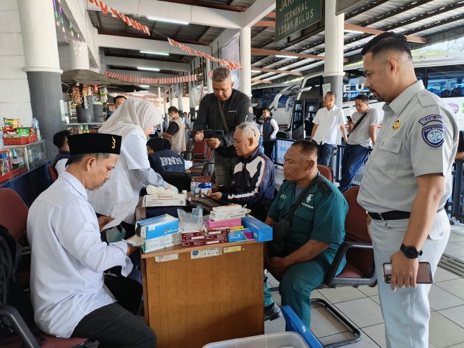 
					Jasa Raharja Cabang Tasikmalaya Gelar Pemeriksaan Kesehatan dan Pengobatan Gratis di Terminal Tipe A Indihiang