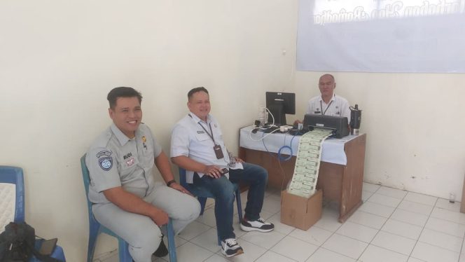 
					Penanggung Jawab Samsat Ciamis Bersama Kepala P3D Wilayah Kabupaten Ciamis Hadiri Pembukaan Loket Pelayanan Samsat Keliling di Kelurahan Purwadadi