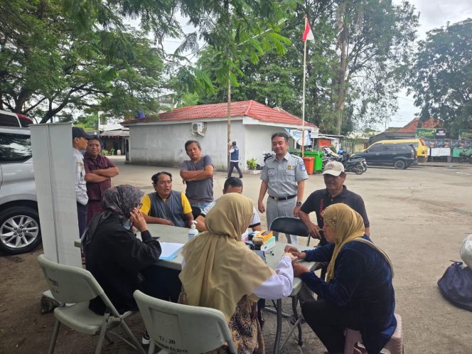 
					Jasa Raharja Karawang Gelar Pengobatan Gratis Di Terminal Tanjungpura, Perkuat Keselamatan Pengemudi Angkutan Umum