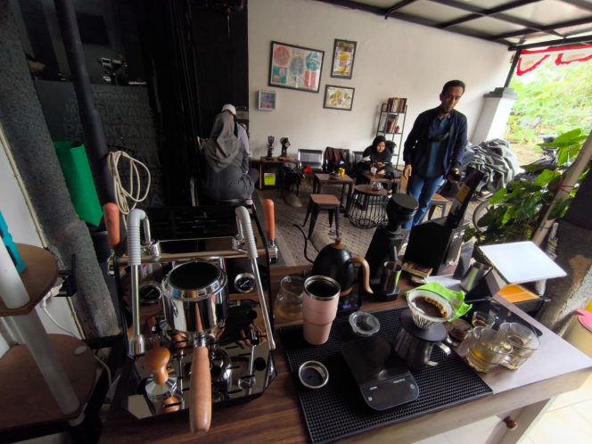 
					Transformasi UMKM Lewat Rumah BUMN Bandung: Perjalanan Strategis Cikopi Mang Eko Menuju Kurasi BRIncubator