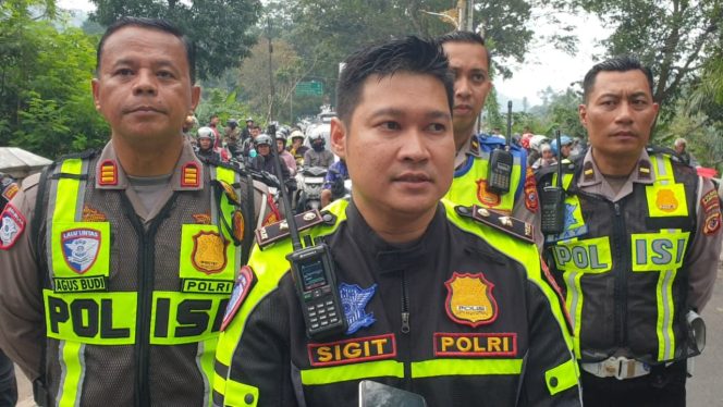 
					Urai Kepadatan Arus Balik Ditlantas Polda Jabar dan Polresta Bandung berlakukan One Way 5 Kali