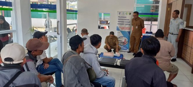 
					Jasa Raharja Cabang Sukabumi dan RSUD Pagelaran Cianjur Gelar PPGD dan MUKL di Samsat Cibinong Cianjur Tingkatkan Keselamatan Masyarakat
