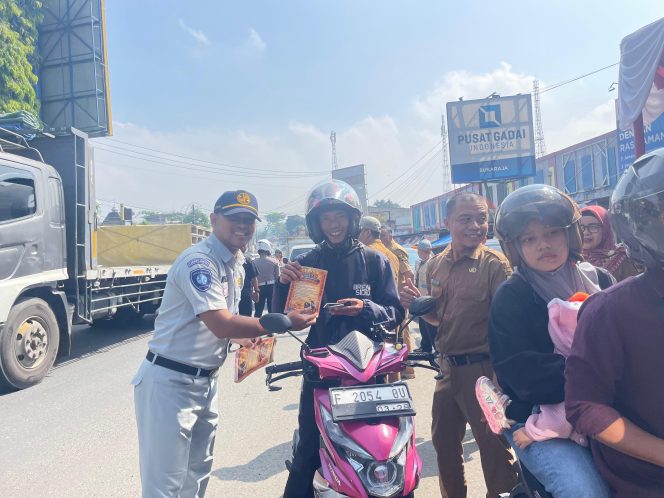 
					Tim Pembina Samsat Sukabumi I Cibadak Gelar Pemeriksaan Pajak Kendaraan Bermotor di Sukaraja