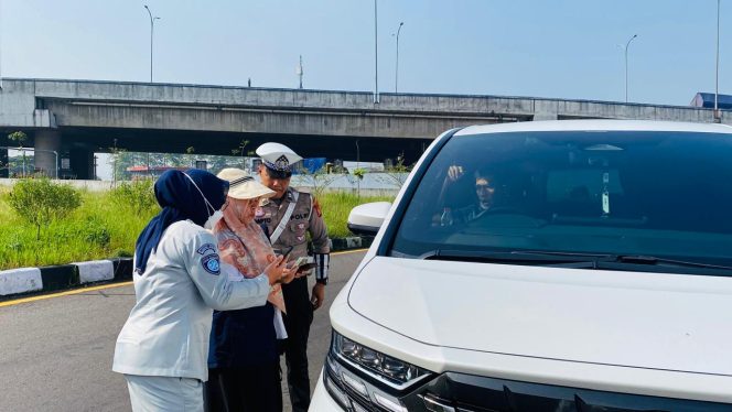 
					Operasi Gabungan Samsat Rancaekek Dorong Kepatuhan Pajak dan Keselamatan Berlalu Lintas