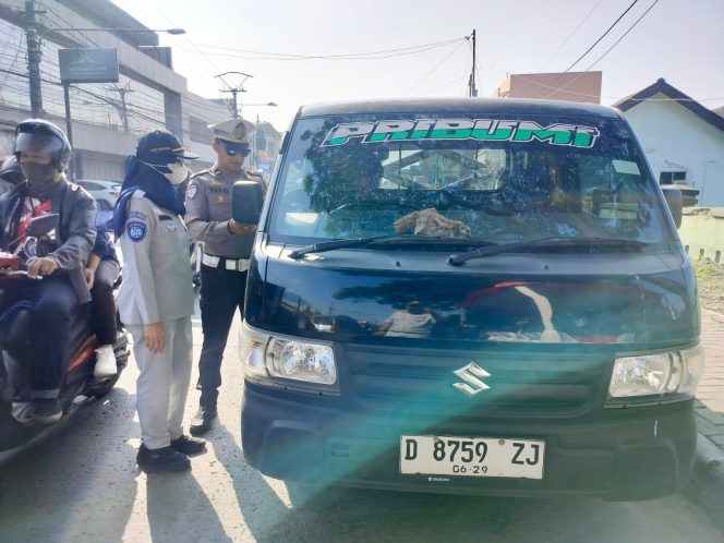 
					Jasa Raharja Kanwil Jawa Barat Dukung Penuh Operasi Pemeriksaan Kendaraan Bermotor Gabungan di Kecamatan Dayeuhkolot Kabupaten Bandung