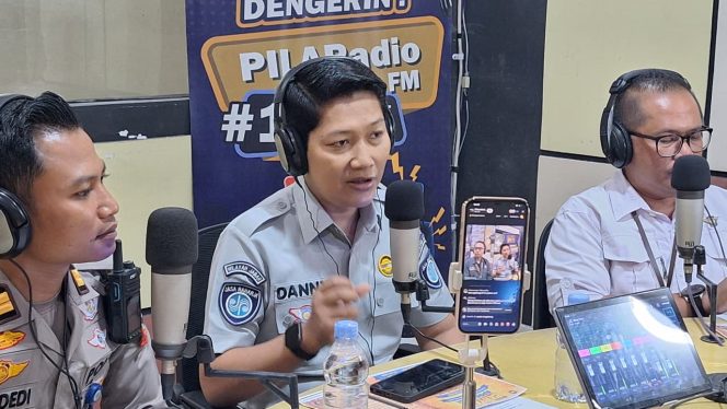 
					Wujud Negara hadir, Jasa Raharja Cabang Cirebon Gelar Talkshow Kesamsatan, Keselamatan Lalu Lintas dan Gebyar Apresiasi Wajib Pajak Di Pilar Radio Cirebon