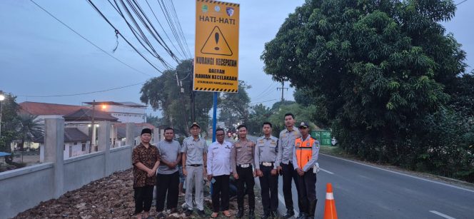 
					Jasa Raharja Bersama Mitra Tingkatkan Kesadaran Keselamatan Melalui Pemasangan Rambu Himbauan Keselamatan Di Kec.Telukjambe Barat Dan Telukjambe Timur