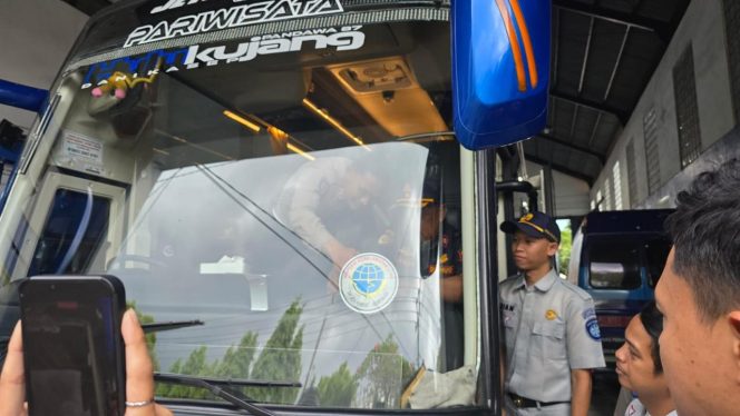 
					FLAJ Kabupaten Cianjur Gelar Ramp Check Kendaraan Angkutan Umum