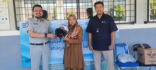 
					Ajak Keselamatan Berlalu Lintas, Jasa Raharja Cabang Sukabumi Sosialisasi Pengajar Peduli Keselamatan Lalu Lintas (PPKL) di Civitas SMKN 1 Gegerbitung Sukabumi