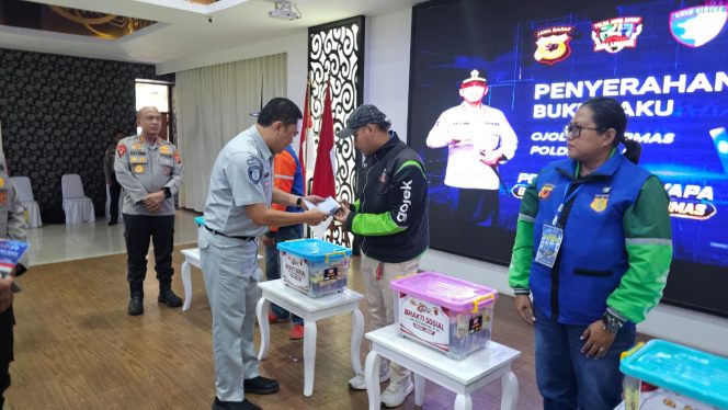 
					Sambut Hari Bhayangkara ke-80, Jasa Raharja Jawa Barat Dukung Ditlantas Polda Jabar Gelar “Polantas Menyapa Ojol Kamtibmas” untuk Perkuat Keselamatan Transportasi