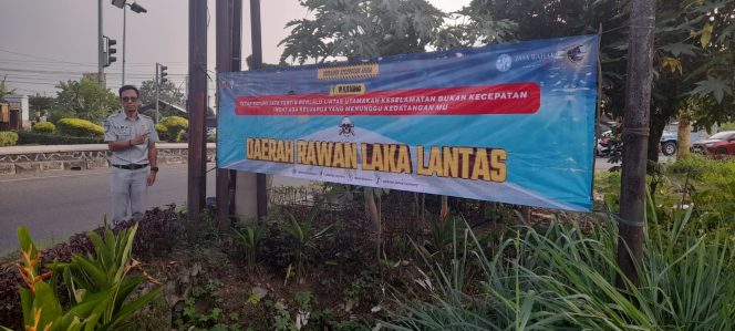
					Jasa Raharja Karawang Gelar Pemasangan Spanduk Keselamatan Di Karawang Barat Dan Karawang Timur Untuk Tingkatkan Kesadaran Pengguna Jalan