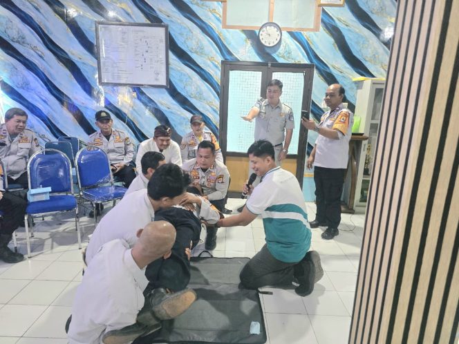 
					Tingkatkan Kesiapsiagaan, Jasa Raharja Cabang Cirebon Gelar Pelatihan Pertolongan Pertama Gawat Darurat (PPGD) Di Kantor Dishub Kab Cirebon