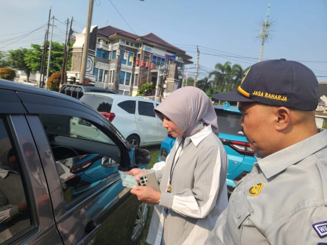 
					Jasa Raharja Purwakarta Dukung Pemeriksaan Pajak Kendaraan Bermotor di Lapangan Sahate