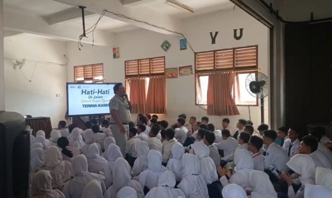 
					Implementasi Action Plan FLLAJ, Jasa Raharja dan Satlantas Polres Purwakarta Tanamkan Budaya Keselamatan kepada Pelajar SMAN 1 Purwakarta