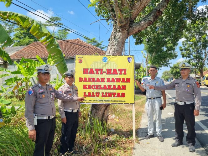 
					Jasa Raharja Cabang Sukabumi Bersama Satlantas Polres Sukabumi Tanamkan Budaya Keselamatan Berlalu Lintas di SMAN 1 Palabuhanratu