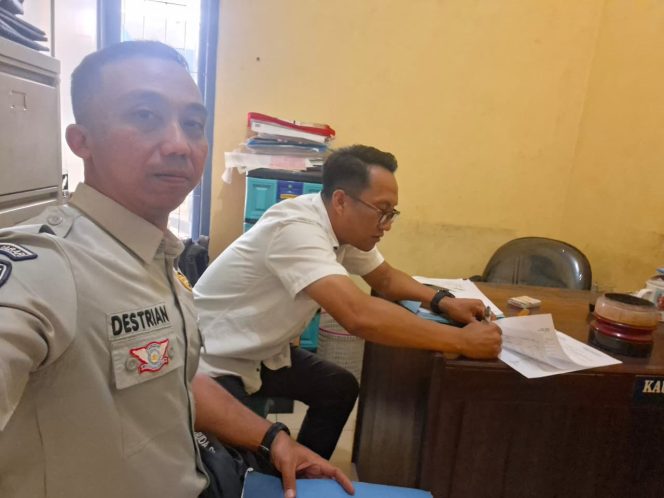 
					Optimalisasi Pendapatan PKB dan SWDKLLJ, PJ Samsat Kota Banjar Laksanakan GASPOLL di Kelurahan Neglasari dan Balokang