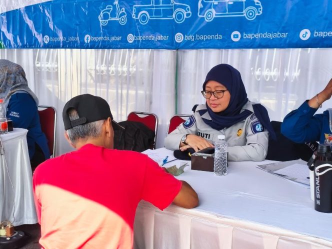 
					Dorong Kepatuhan Masyarakat, Jasa Raharja Bandung dan Samsat Padjajaran Gelar Pemeriksaan PKB dan SWDKLLJ