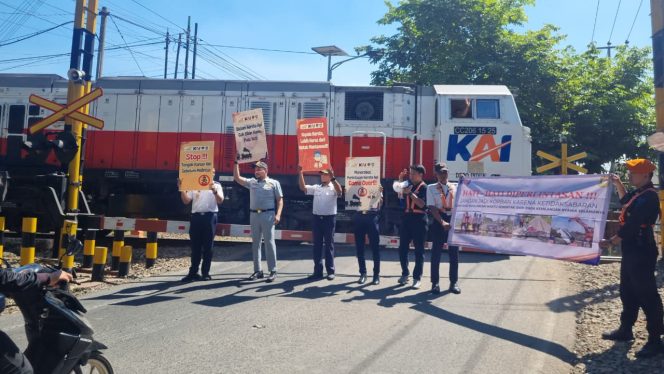 
					Railfans Cianjur Ajak Jasa Raharja Sukabumi,  PT KAI, Polres Cianjur dan Dinas Perhubungan Kab Cianjur, Sosialisasi Perkuat Budaya Keselamatan di Perlintasan Sebidang