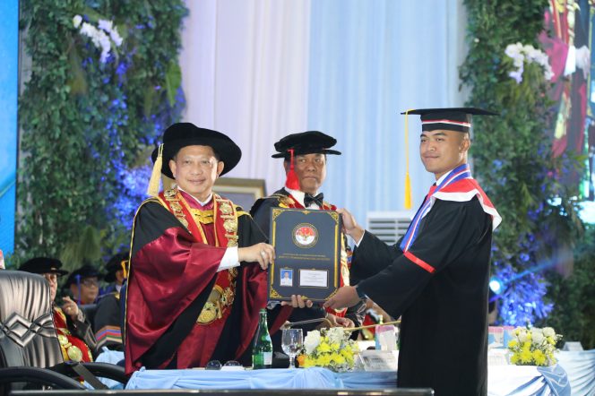 
					1.404 Praja IPDN Diwisuda, Mendagri: Banyak Kepala Daerah Berebut Lulusan