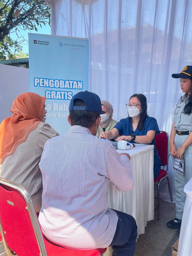 
					Berikan Kemudahan dan Keuntungan Bagi Wajib Pajak, Kolaborasi Jasa Raharja Bandung Bersama Tim Pembina Samsat Padjajaran Gelar Pemeriksaan PKB dan SWDKLLJ disertai Pengobatan Gratis, Sosialisasi PPGD dan Voucher