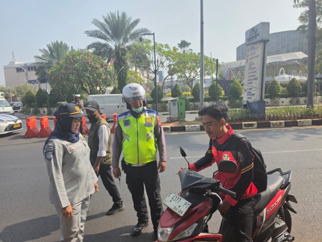 
					Jasa Raharja Karawang Bersama Tim Pembina Samsat Gelar Operasi Gabungan, Tingkatkan Kepatuhan Pajak Kendaraan Dan Keselamatan Lalu Lintas